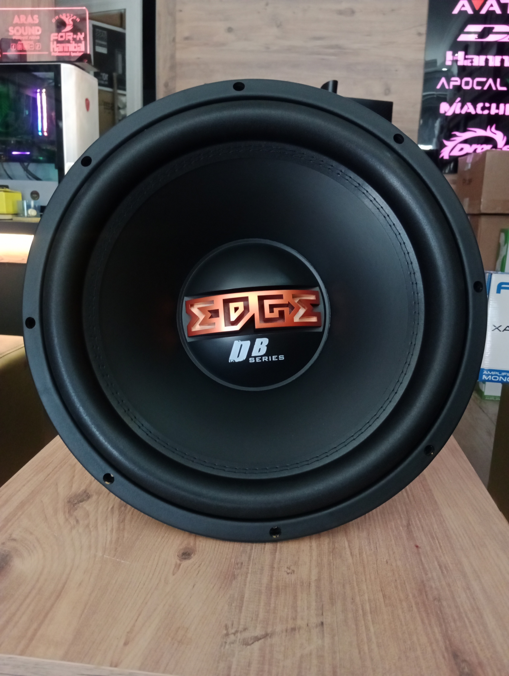 EDGE 38 CM 1500 WATT 750 RMS